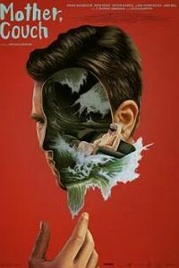 沙发上的母亲